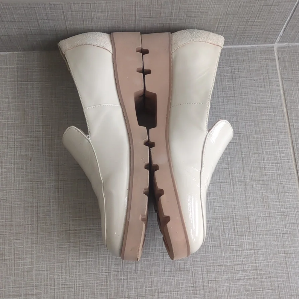 Vionic Kensley Patent Loafers - Picture 4 of 10